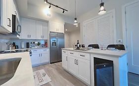 Lux Property Great For 1 To 8 Guests-Family Trip ,5Beds 2Rooms Staycation With Gym And Ev, Proximity To Downtown And Beaches
